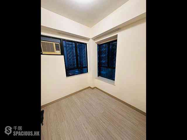 Shek Tong Tsui - Hill Court 01
