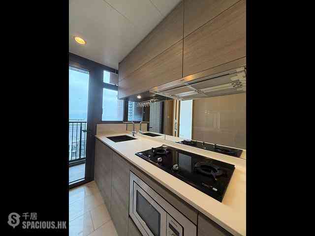 Tung Chung - The Visionary Tower 10 06