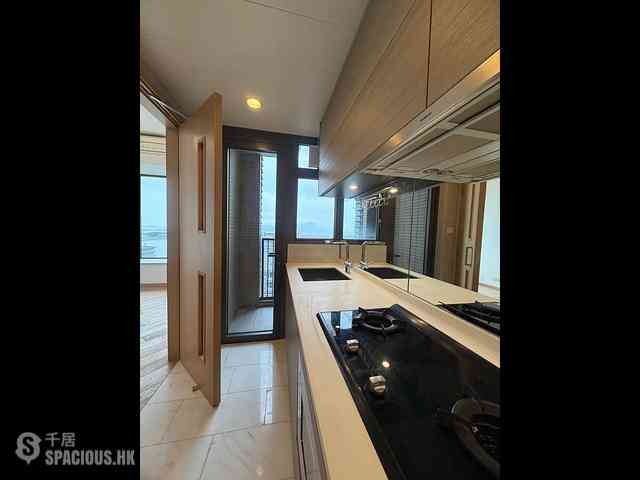 Tung Chung - The Visionary Tower 10 08
