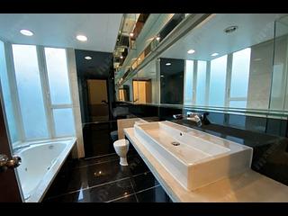 Tung Chung - Coastal Skyline Phase 4 Le Bleu Deux Block 3 04