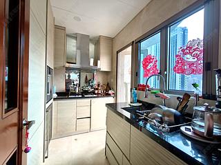Wan Chai - The Avenue Phase 2 Block 1 09