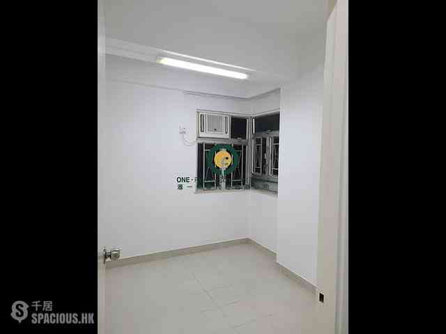 Kennedy Town - Luen On Apartments 06