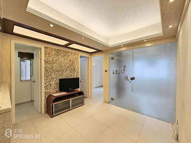 Wan Chai - Tonnochy Towers 01