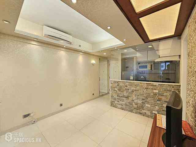 Wan Chai - Tonnochy Towers 03