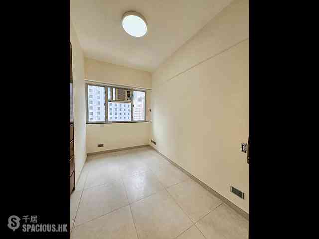 Wan Chai - Tonnochy Towers 04