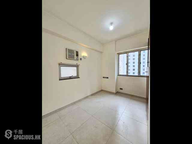 Wan Chai - Tonnochy Towers 05
