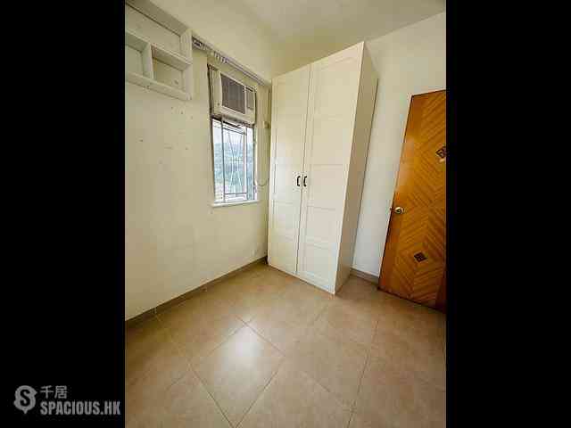Shau Kei Wan - Ho King Building 05