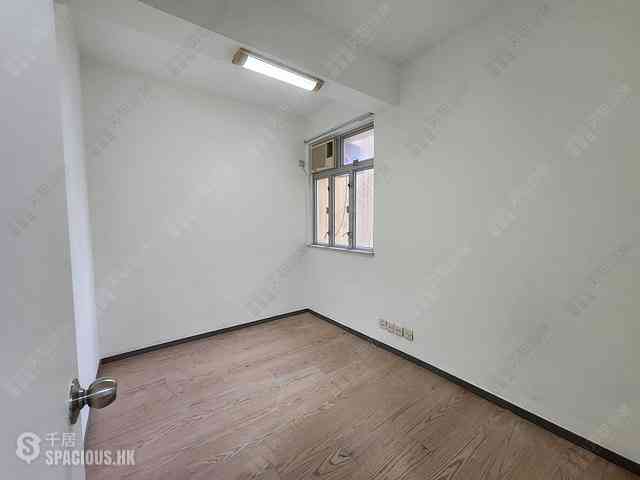 Mid Levels Central - On Fung Building 03