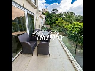 The Peak - Strawberry Hill 03