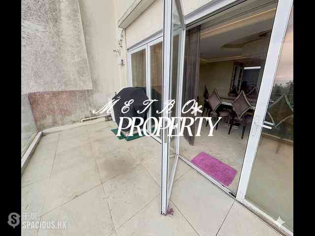 The Peak - Strawberry Hill 04