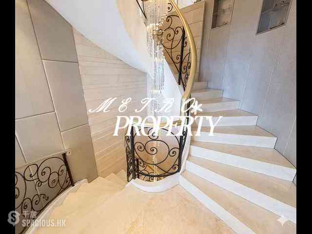 The Peak - Strawberry Hill 06