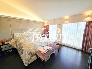 The Peak - Strawberry Hill 11