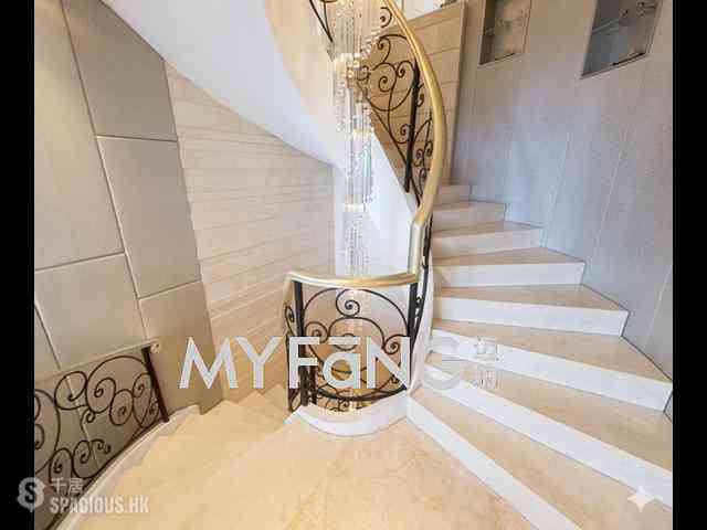 The Peak - Strawberry Hill 05