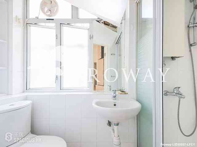 Mid Levels Central - Welsby Court 06