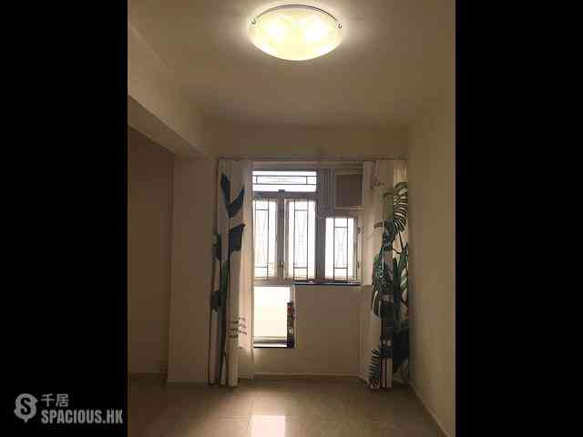 Sai Ying Pun - Lee Wah Mansion 02