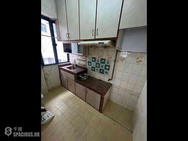 Mid Levels West - Hing Wah Mansion Block B 03