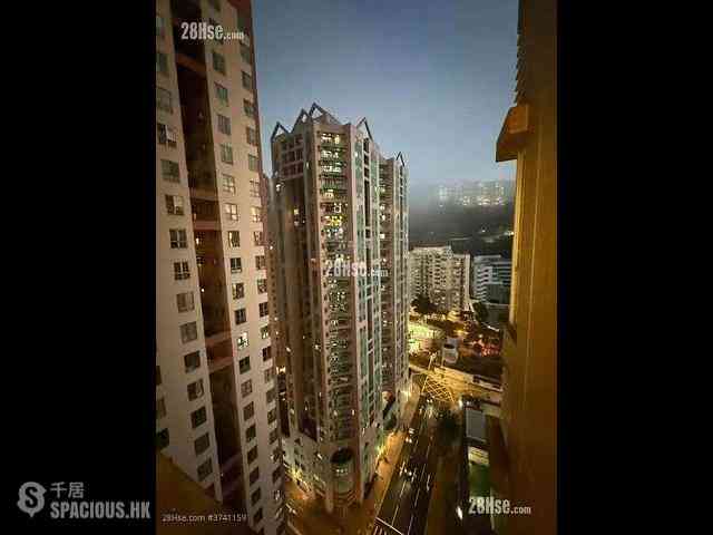 Quarry Bay - La Place De Victoria 01