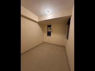Mid Levels Central - On Fung Building 03