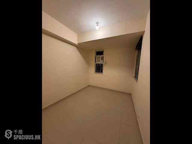 Mid Levels Central - On Fung Building 03