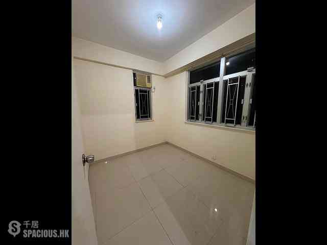Mid Levels Central - On Fung Building 04