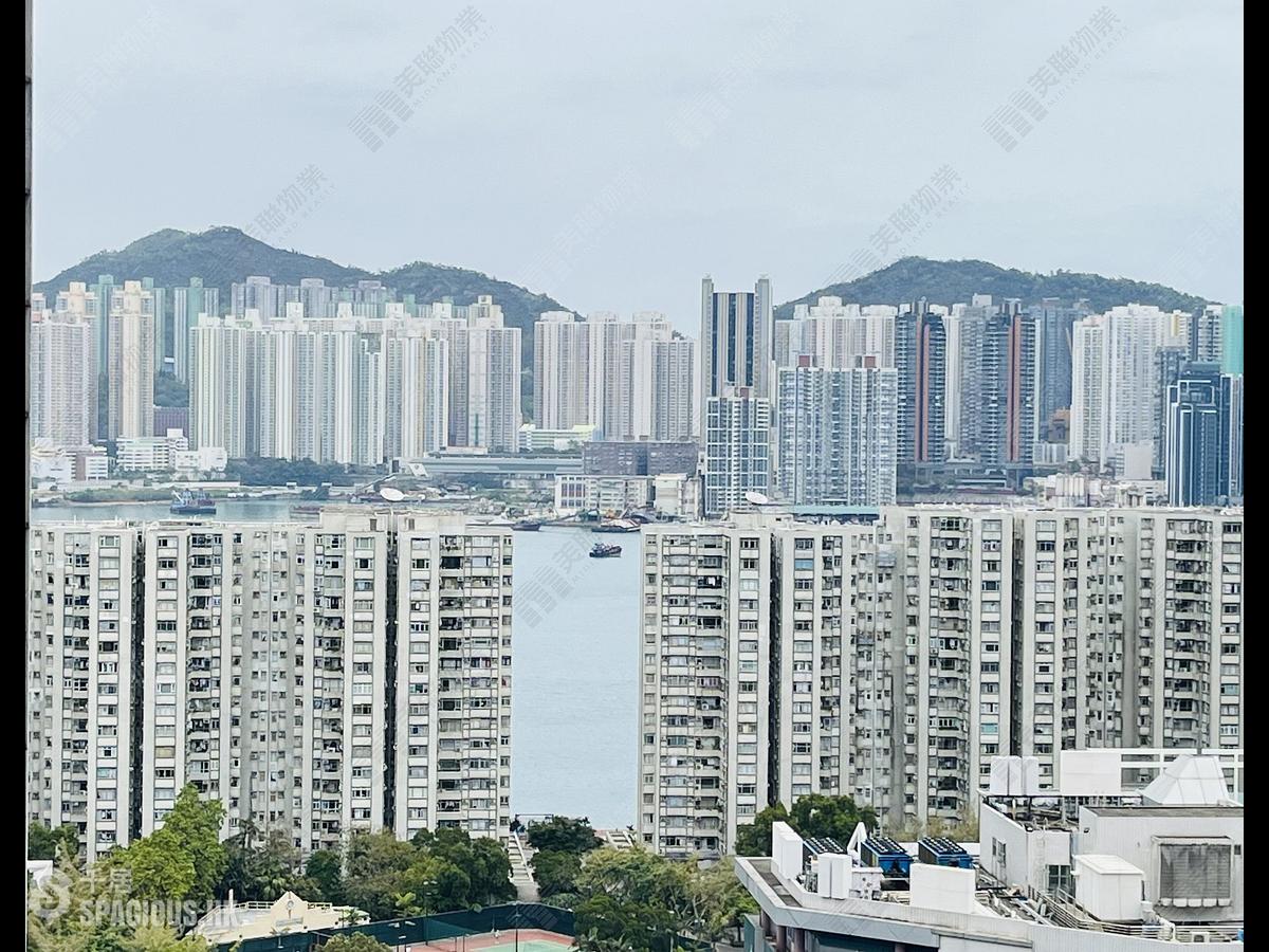 Quarry Bay - The Holborn 01