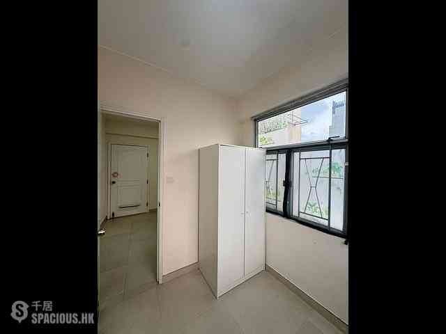 Mong Kok - Portland Building 08