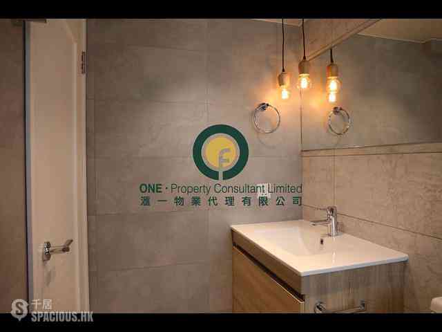 Sai Ying Pun - Fook Moon Building 04