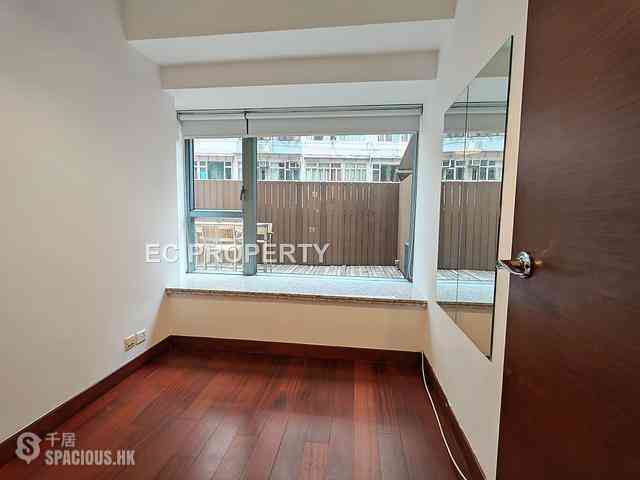 Wan Chai - The Morrison 11