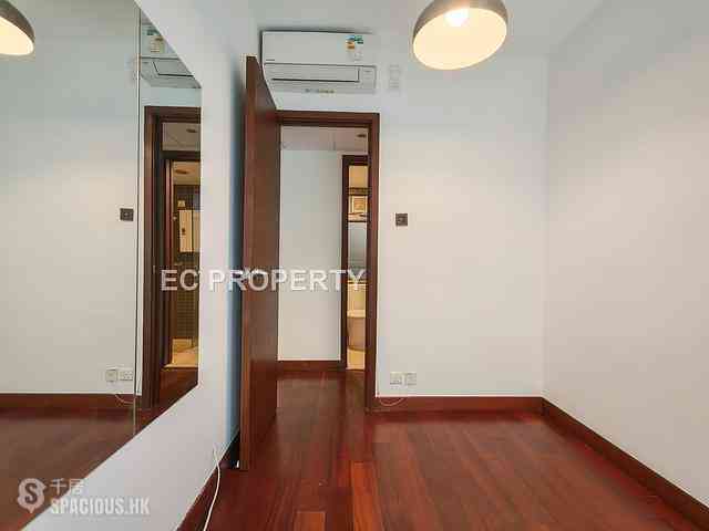 Wan Chai - The Morrison 12