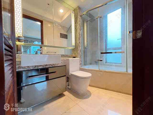Wan Chai - The Avenue Phase 2 Block 3 03