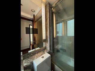 Wan Chai - The Avenue Phase 1 Block 5 05