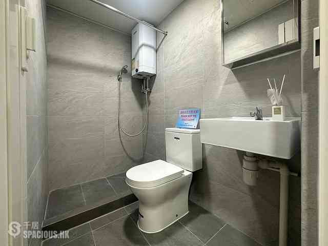 Shek Tong Tsui - Whitty Street Court Block 30-36, Whitty Street 07