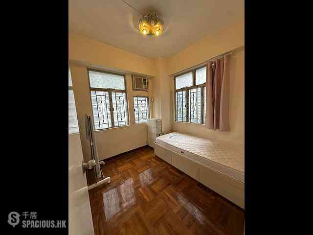 Shek Tong Tsui - Chong Yip Centre Block A 03
