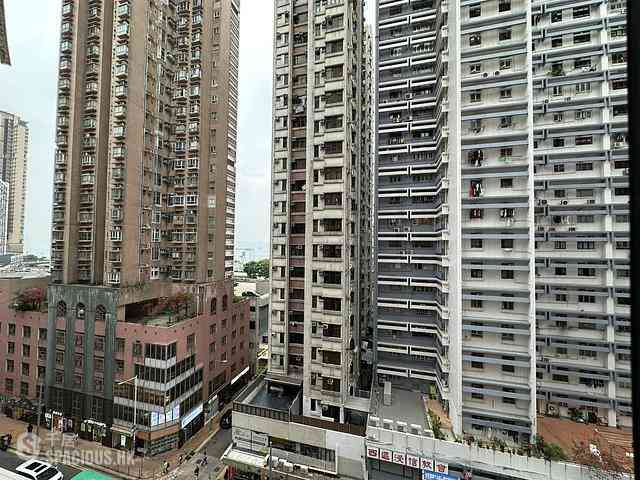 Shek Tong Tsui - Chong Yip Centre Block A 07