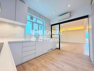 The Peak - Vivian Court 06