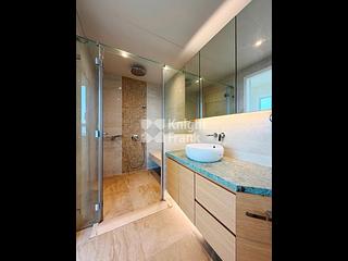 The Peak - Vivian Court 14