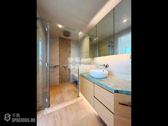 The Peak - Vivian Court 14