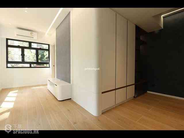 Wan Chai - Hang Tak Building 01