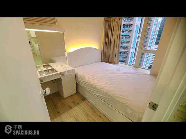Quarry Bay - La Place De Victoria 04