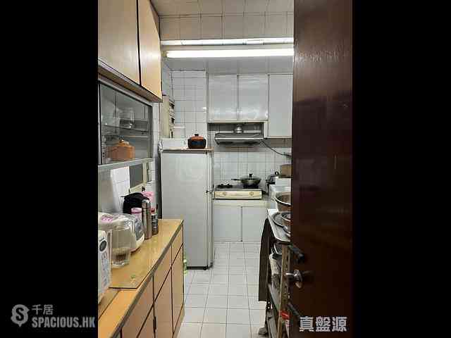 Wan Chai - Phoenix Court Block 3 06