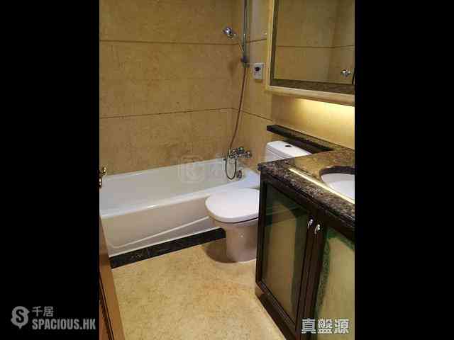 West Kowloon - The Arch Star Tower (Block 2) 04