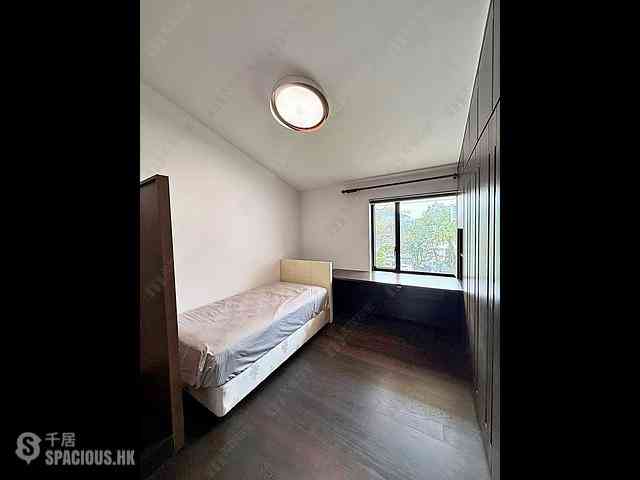 The Peak - Strawberry Hill 03
