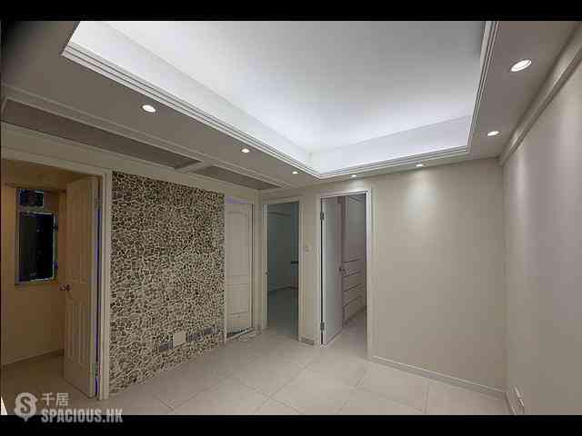 Wan Chai - Tonnochy Towers Block B 02
