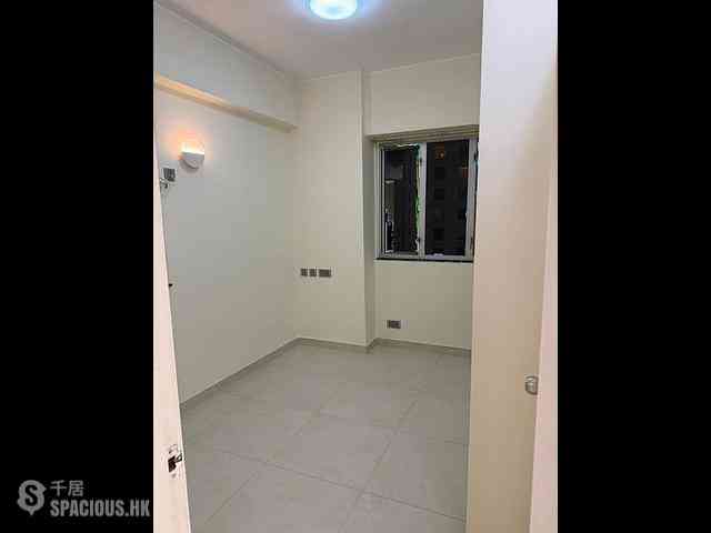 Wan Chai - Tonnochy Towers Block B 04