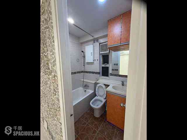 Wan Chai - Tonnochy Towers Block B 08