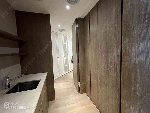 Mid Levels Central - Regence Royale Tower 1 15