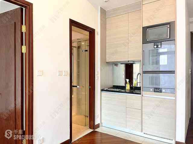 Wan Chai - The Avenue Phase 2 Block 3 05