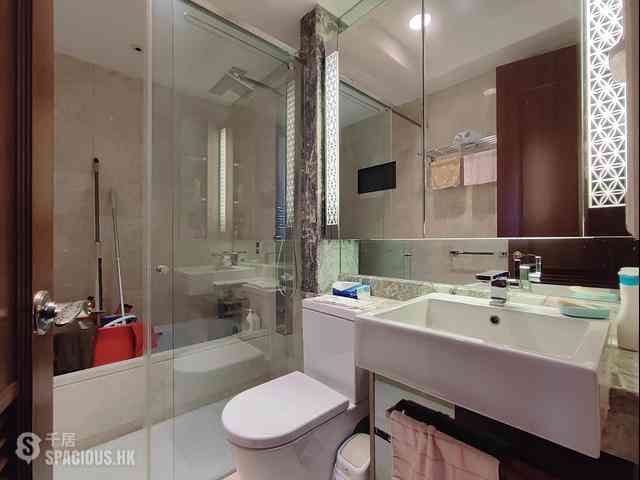 Wan Chai - The Avenue Phase 2 Block 3 06