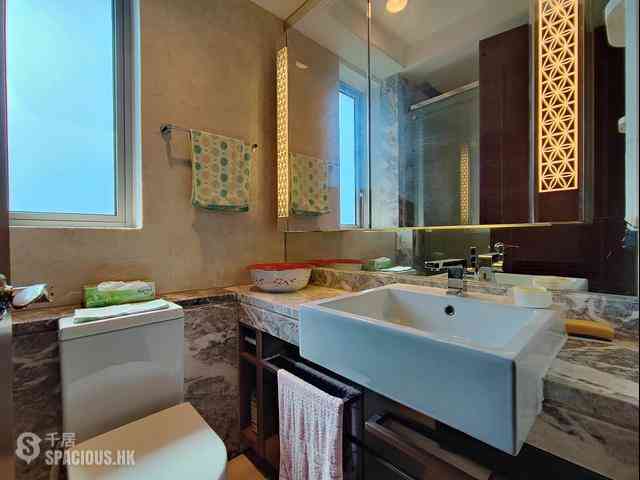 Wan Chai - The Avenue Phase 2 Block 3 09