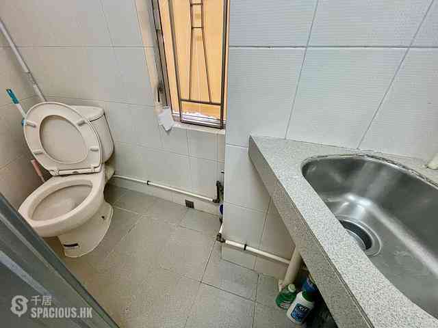 Wan Chai - Chung Wui Mansion 08